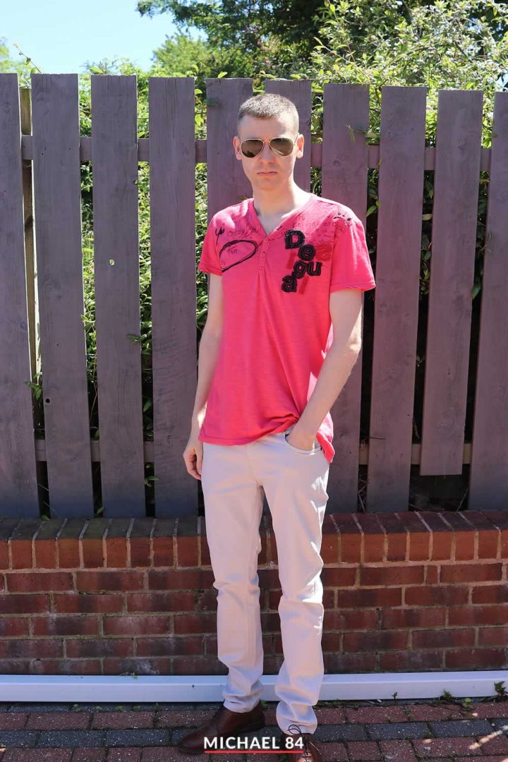Desigual Henley Shirt And Beige Chinos Airport Outfit