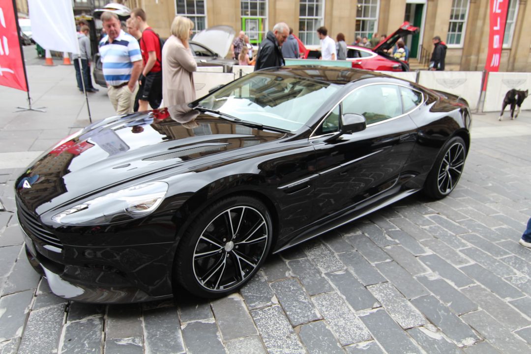 ne1-motor-show-2016-aston-martin-vanquish-2
