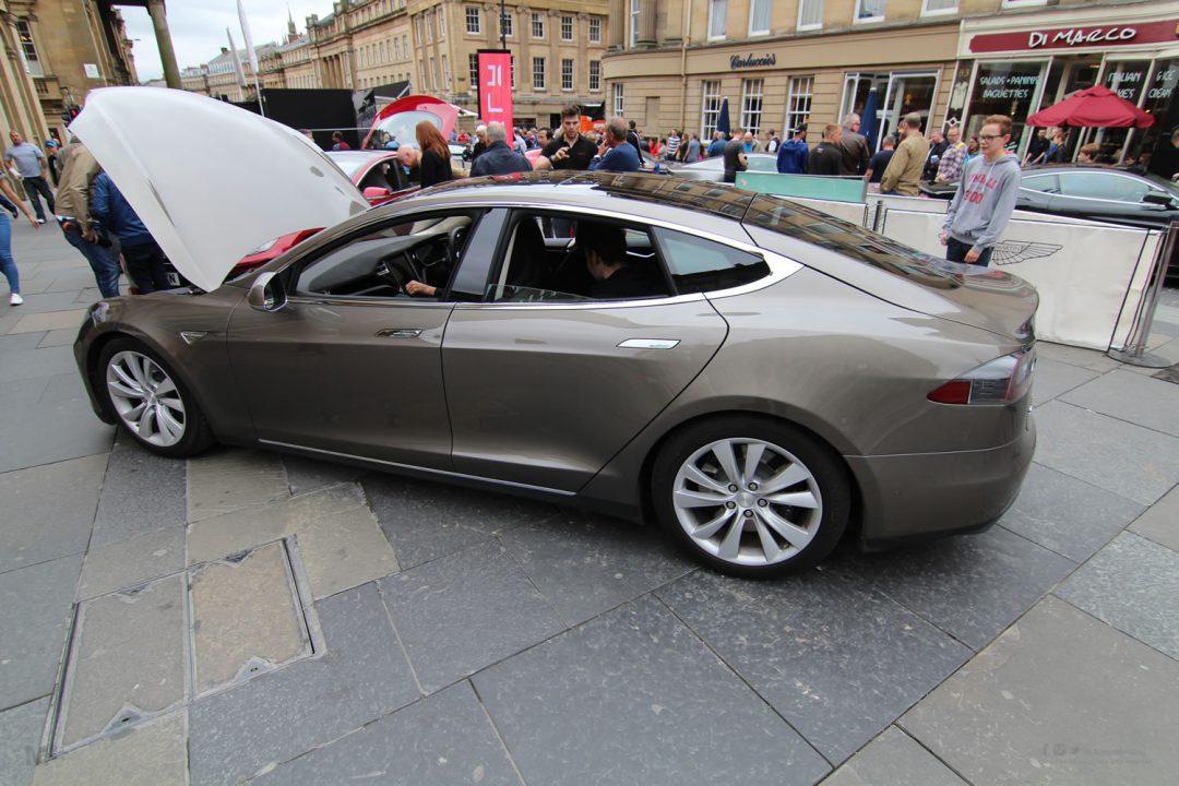 ne1-motor-show-2016-tesla-2